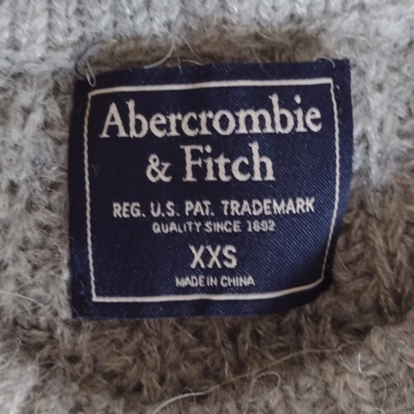 Abercrombie & Fitch cozy knit sweater - Picture 4 of 7